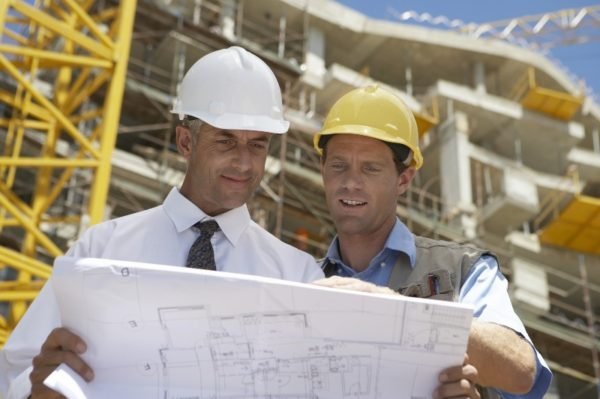 Engenheiro e arquiteto em projetos